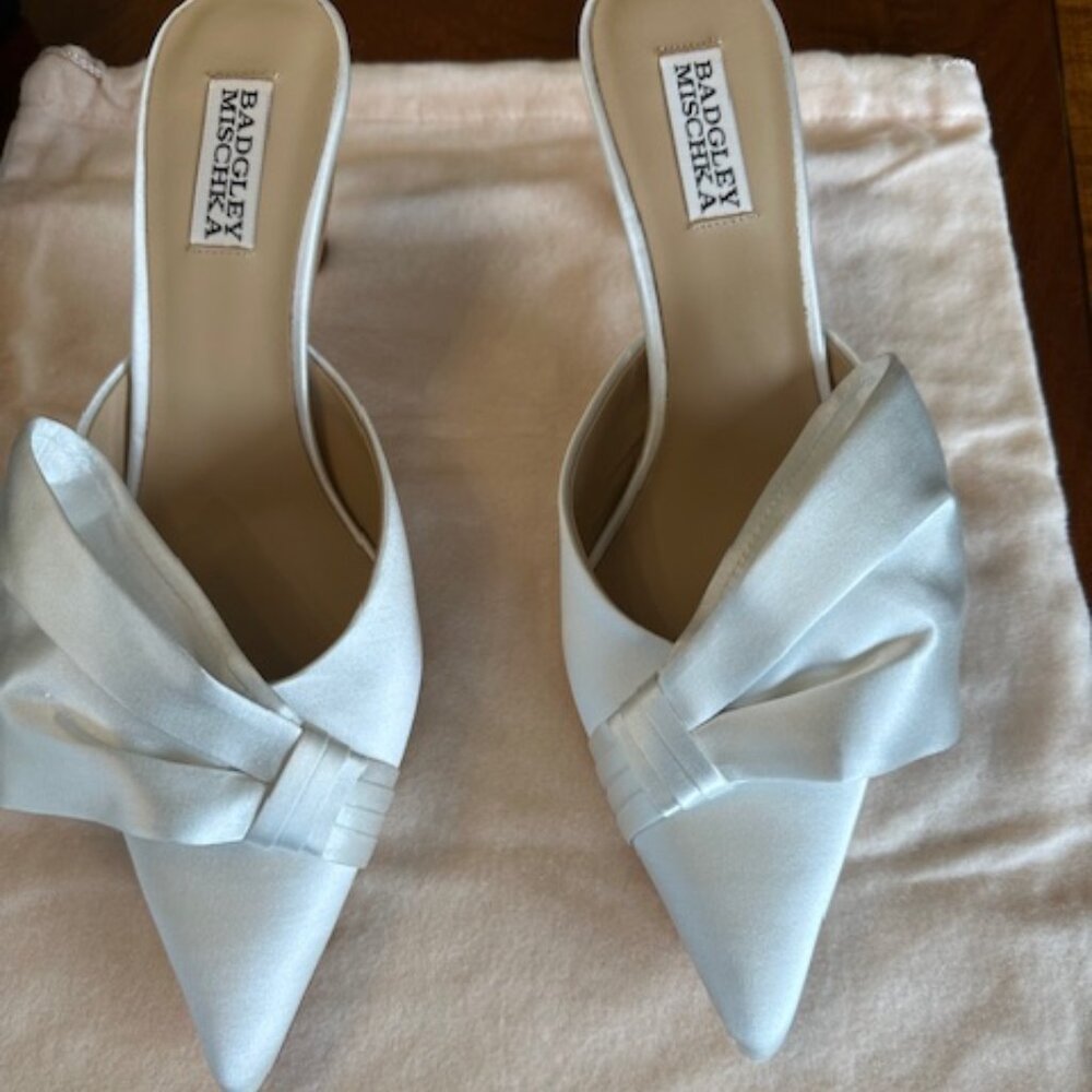 Badgley Mischka Alaya White Satin Mules - New in Box Size 8